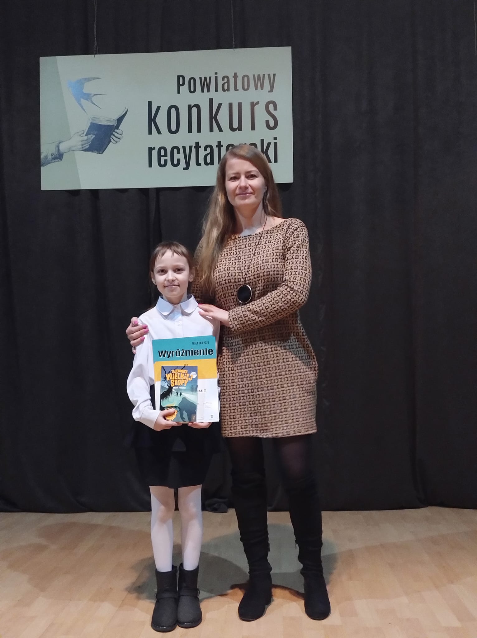 Uczniowie podczas Powiatowego Konkursu Recytatorskiego Mały OKR 2024